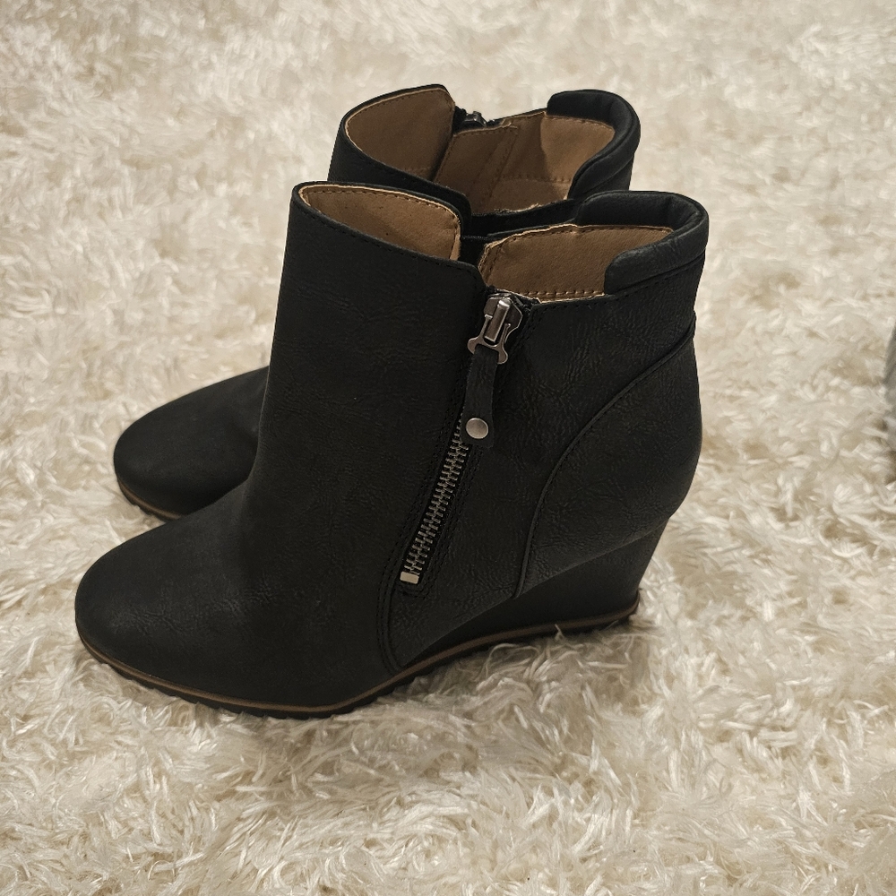 Black Naturalizer Soul Wedge Ankle Boots - Picture 5 of 6